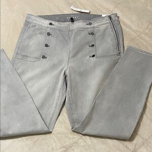 NWT Skinny Women's Grey Button-Accent Jeans